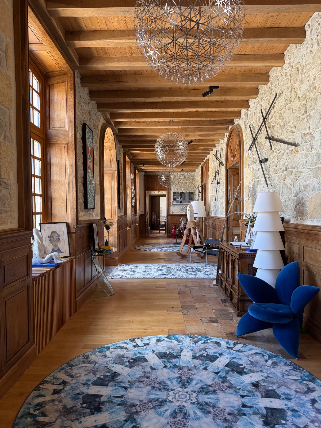 The corridor with stone walls and Moooi chandeliers